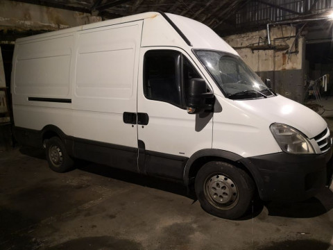 Transport mobilier, colete, echipamente, local sau național